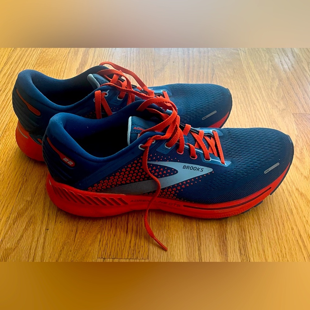 Brooks Adrenaline GTS 22 Running Shoes